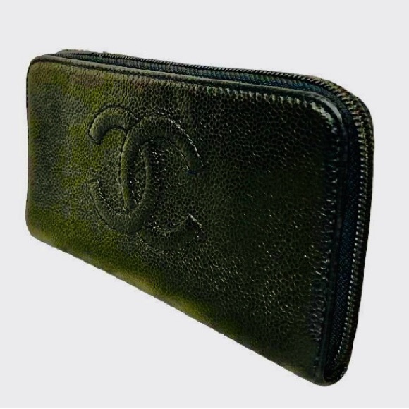 Chanel Caviar Leather Zippy Wallet
CC Tag Code:  7370108. SOLD - Picture 2 of 8